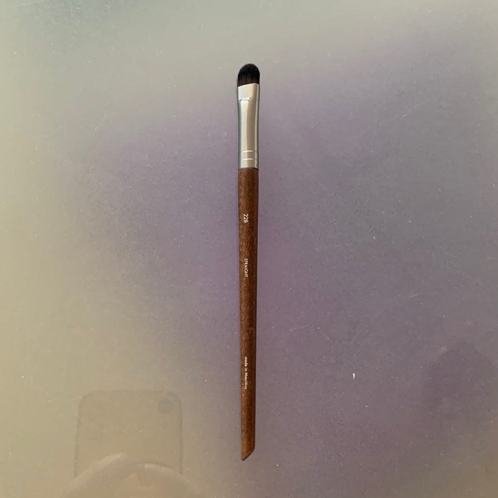 BNWT MAKE UP FOR EVER PRECISION  SHADER EYE SHADOW BRUSH 228